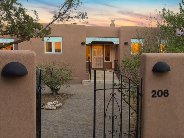 206 Calle Melitta, Santa Fe, NM 87505
