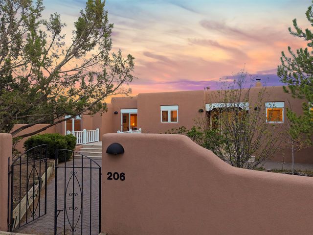 206 Calle Melitta, Santa Fe, NM 87505