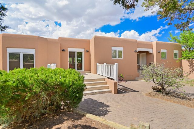 206 Calle Melitta, Santa Fe, NM 87505