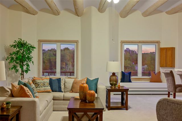 206 Calle Melitta, Santa Fe, NM 87505