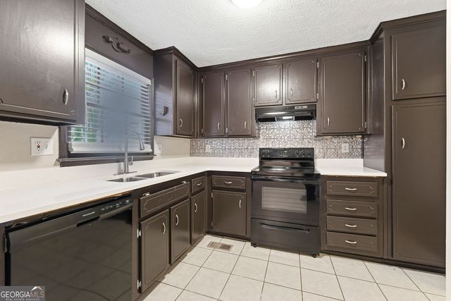 2709 Hawk Drive NE, Marietta, GA 30066