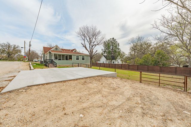 412 N Kirk Street, Hico, TX 76457