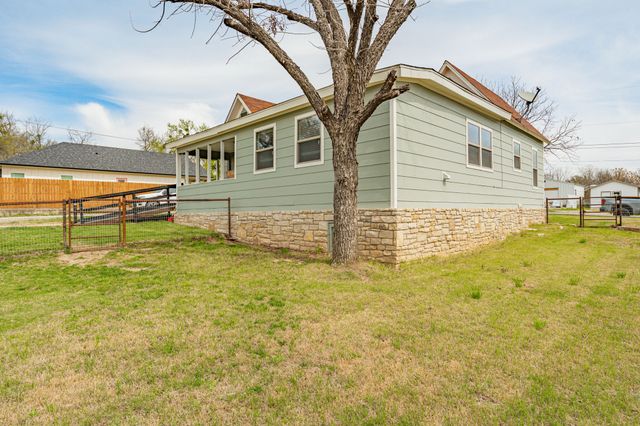 412 N Kirk Street, Hico, TX 76457