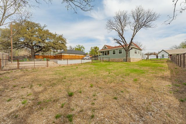 412 N Kirk Street, Hico, TX 76457