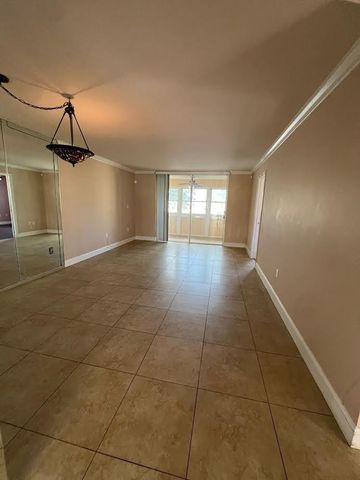 8200 Sunrise Lakes Boulevard 212, Sunrise, FL 33322