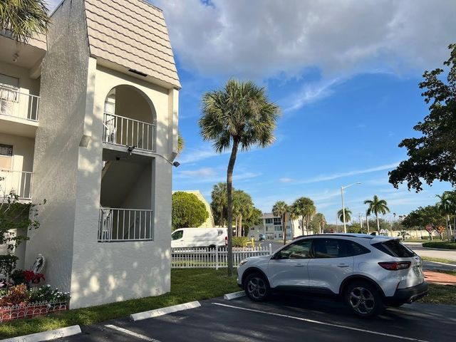 8200 Sunrise Lakes Boulevard 212, Sunrise, FL 33322