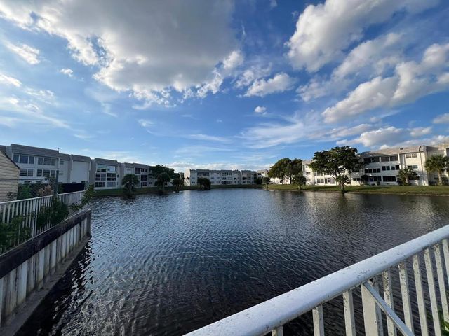 8200 Sunrise Lakes Boulevard 212, Sunrise, FL 33322