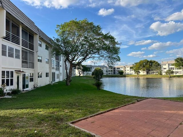 8200 Sunrise Lakes Boulevard 212, Sunrise, FL 33322