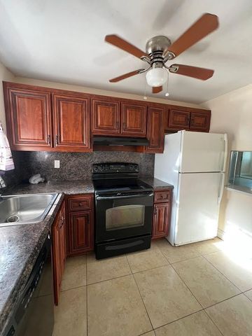 8200 Sunrise Lakes Boulevard 212, Sunrise, FL 33322