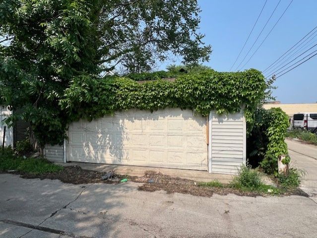 7917 S Colfax Avenue, Chicago, IL 60617