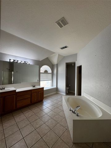 1519 Snow Trail, Lewisville, TX 75077