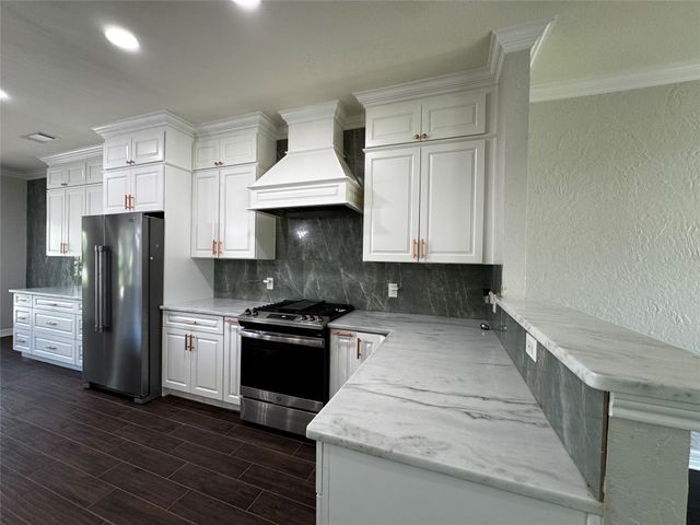 1519 Snow Trail, Lewisville, TX 75077