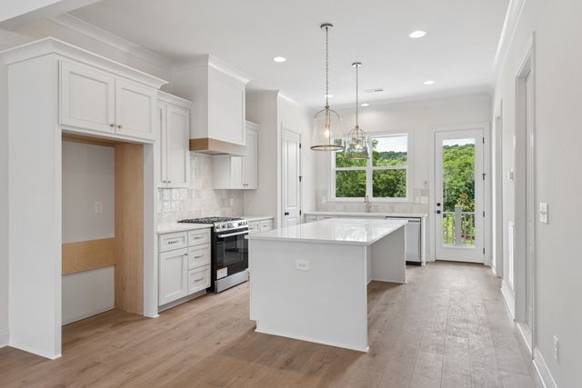 4011 Forestside Dr, Franklin, TN 37064