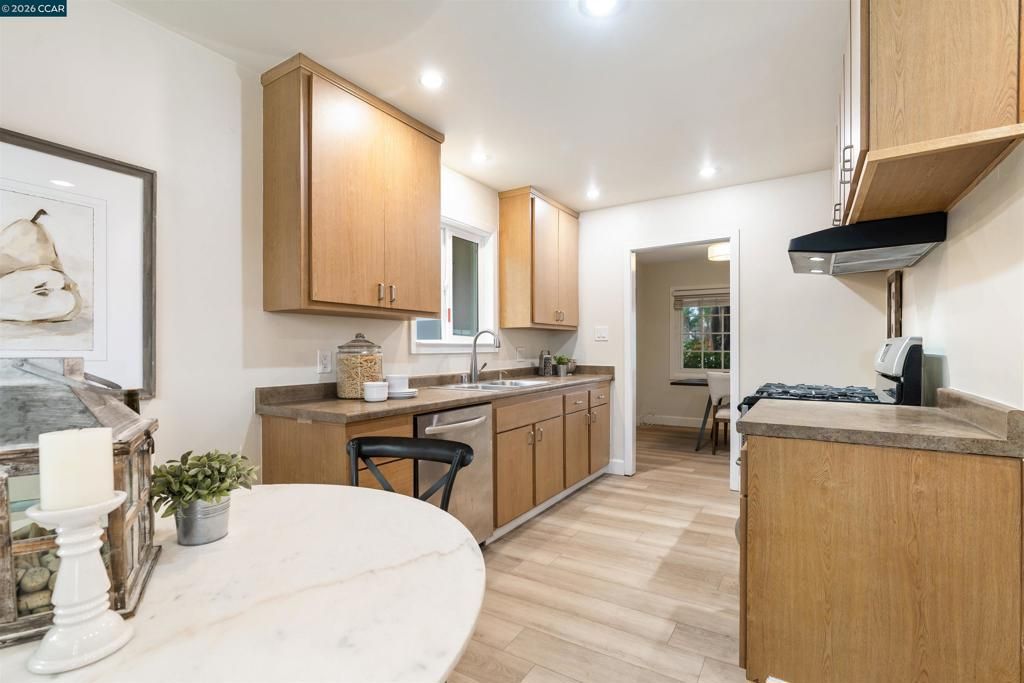 Image 12 of property listing at 113 Margie Drive, Pleasant Hill, CA 94523