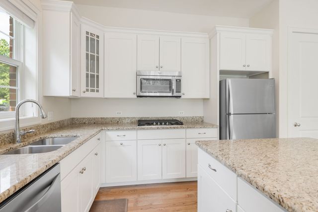 905 Hickory Drive, Western Springs, IL 60558