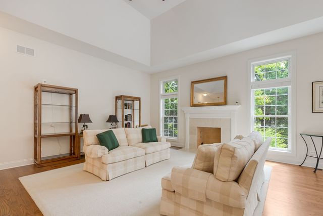 905 Hickory Drive, Western Springs, IL 60558