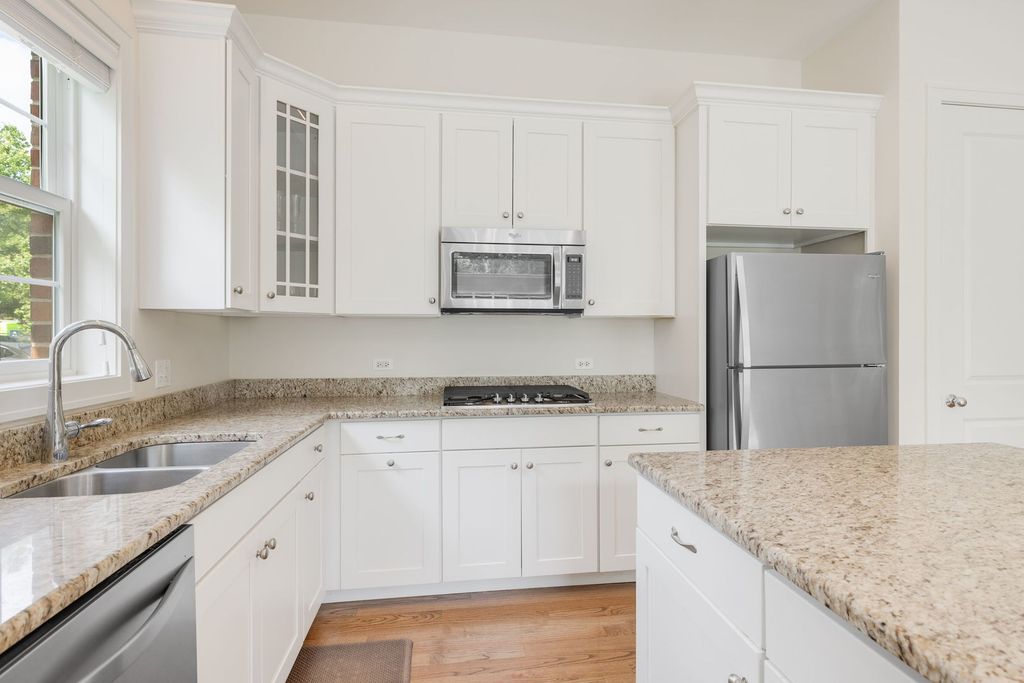 Image 14 of property listing at 905 Hickory Drive, Western Springs, IL 60558