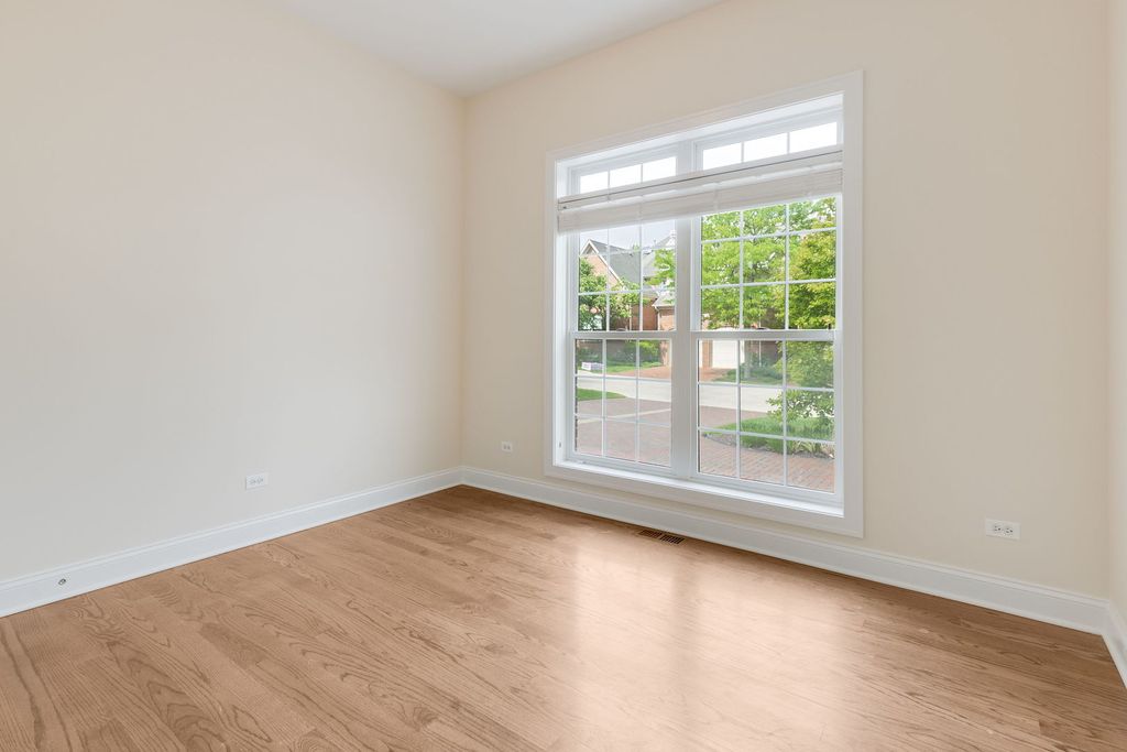 Image 24 of property listing at 905 Hickory Drive, Western Springs, IL 60558