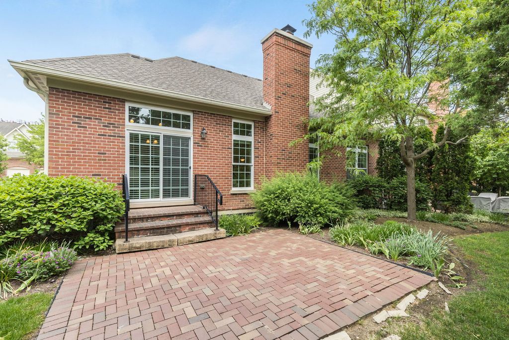 Image 32 of property listing at 905 Hickory Drive, Western Springs, IL 60558