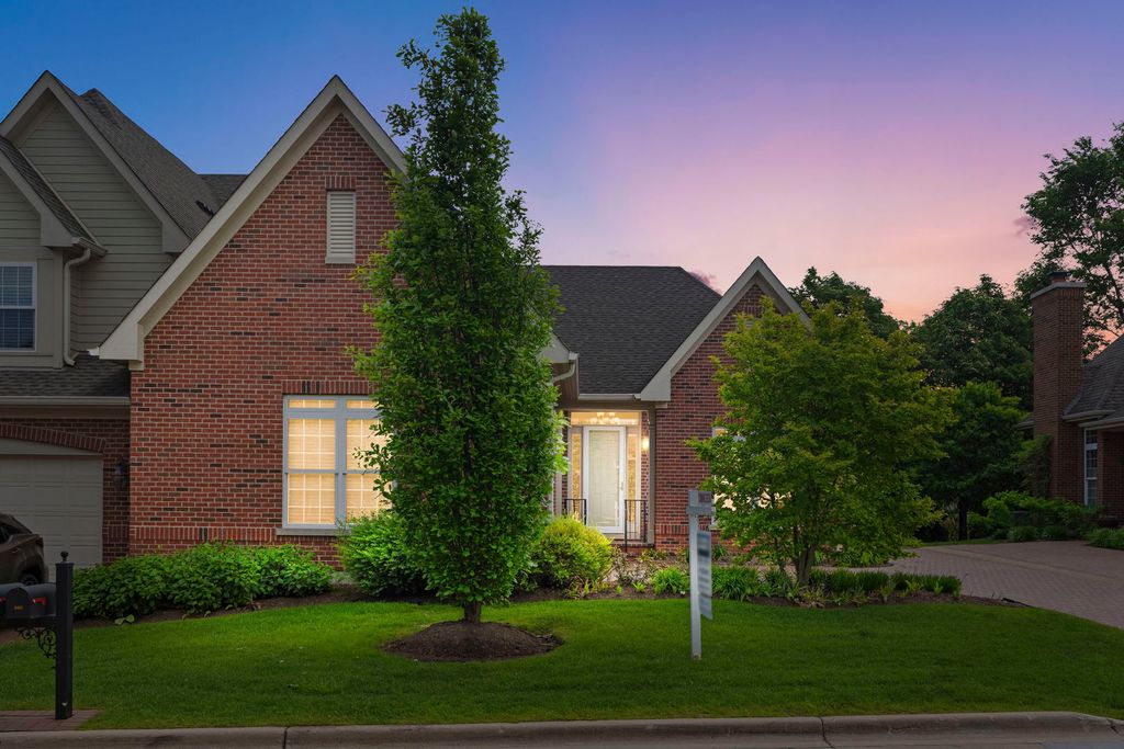 Image 34 of property listing at 905 Hickory Drive, Western Springs, IL 60558