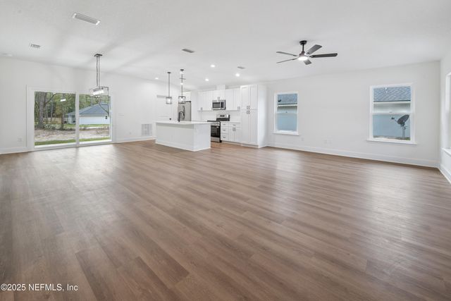 1264 CORAL FARMS Road, Florahome, FL 32140