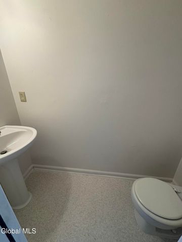 31 Saratoga Street, Hoosick Falls, NY 12090