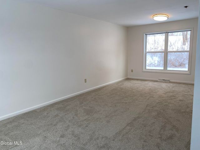 31 Saratoga Street, Hoosick Falls, NY 12090