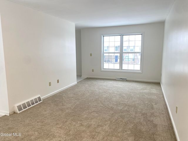 31 Saratoga Street, Hoosick Falls, NY 12090