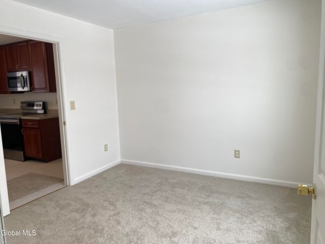 31 Saratoga Street, Hoosick Falls, NY 12090