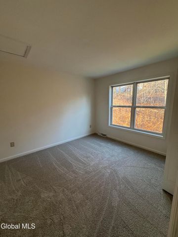 31 Saratoga Street, Hoosick Falls, NY 12090