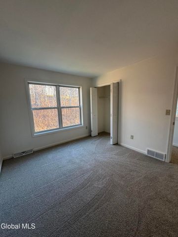 31 Saratoga Street, Hoosick Falls, NY 12090