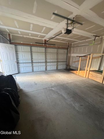 31 Saratoga Street, Hoosick Falls, NY 12090