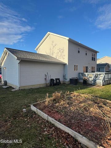 31 Saratoga Street, Hoosick Falls, NY 12090