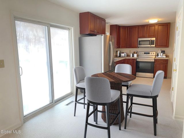 31 Saratoga Street, Hoosick Falls, NY 12090