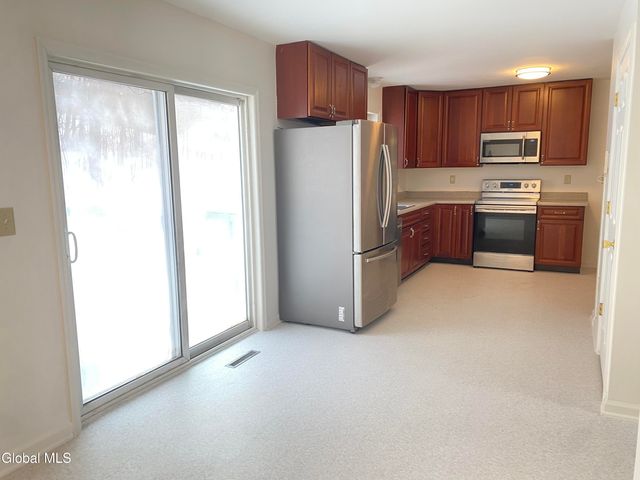 31 Saratoga Street, Hoosick Falls, NY 12090