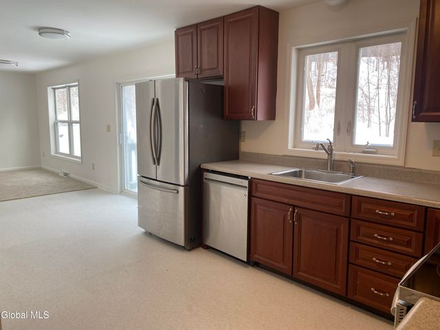 31 Saratoga Street, Hoosick Falls, NY 12090