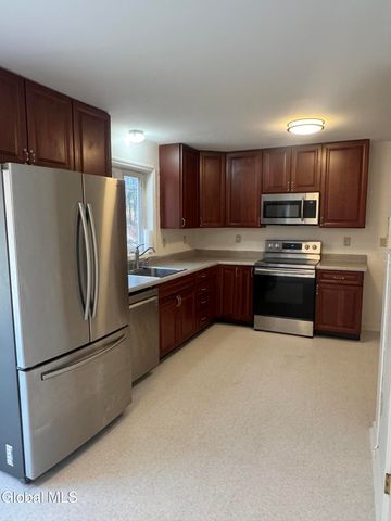 31 Saratoga Street, Hoosick Falls, NY 12090