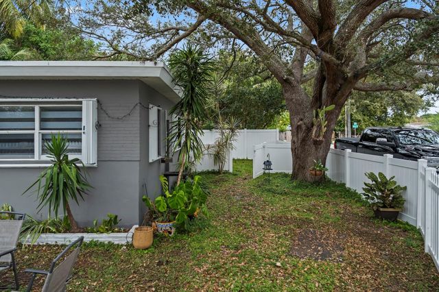 5829 Hayes Street, Hollywood, FL 33021