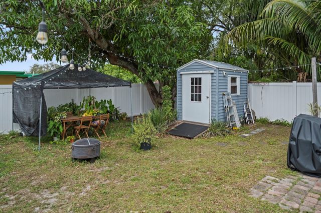 5829 Hayes Street, Hollywood, FL 33021