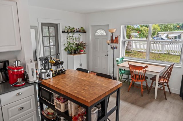 5829 Hayes Street, Hollywood, FL 33021