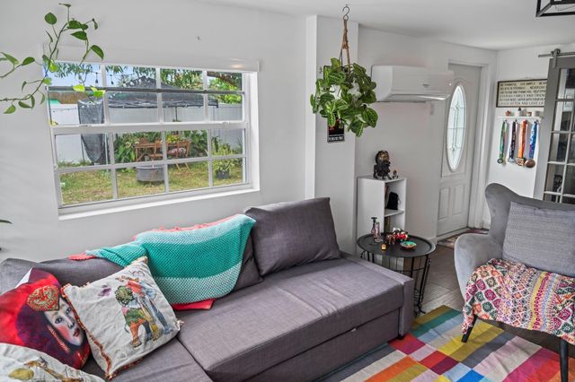 5829 Hayes Street, Hollywood, FL 33021