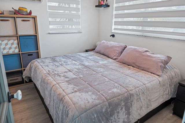 5829 Hayes Street, Hollywood, FL 33021