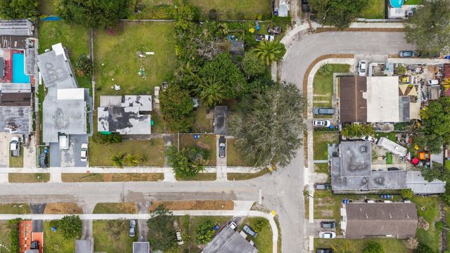 5829 Hayes Street, Hollywood, FL 33021