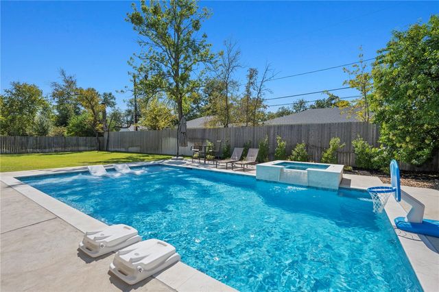 300 Timber Street, College Station, TX 77840