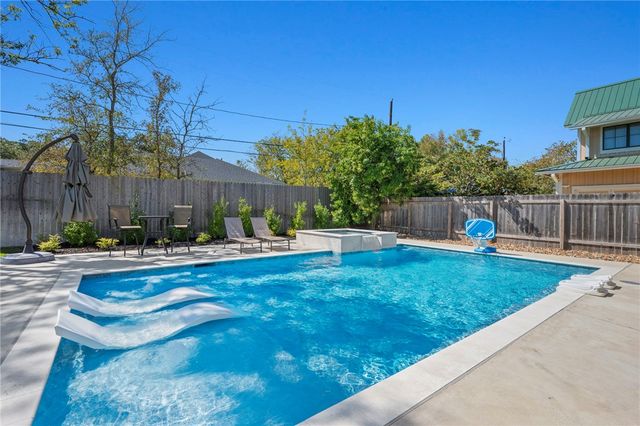 300 Timber Street, College Station, TX 77840