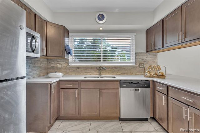 23520 Brandywynne Street, Southfield, MI 48033