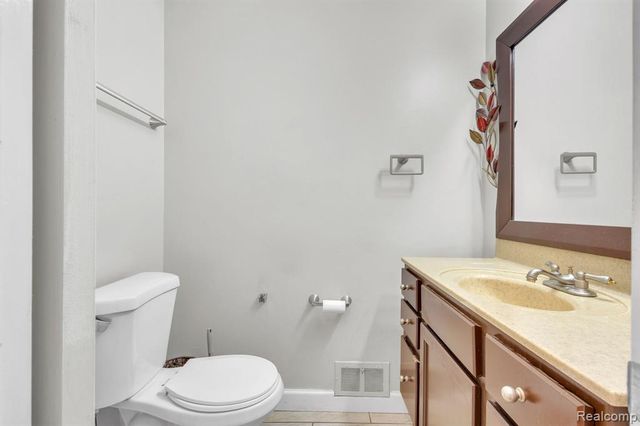 23520 Brandywynne Street, Southfield, MI 48033