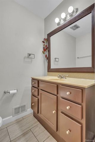 23520 Brandywynne Street, Southfield, MI 48033