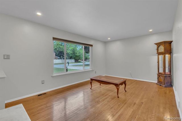 23520 Brandywynne Street, Southfield, MI 48033