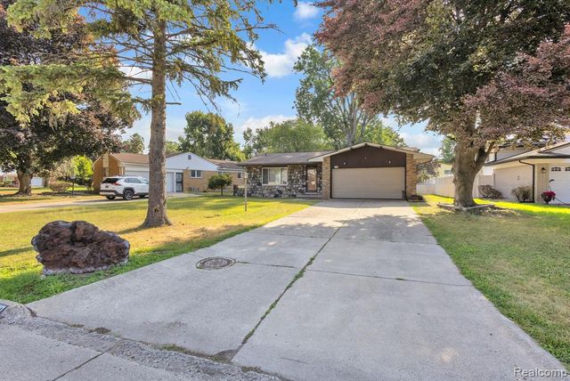 23520 Brandywynne Street, Southfield, MI 48033